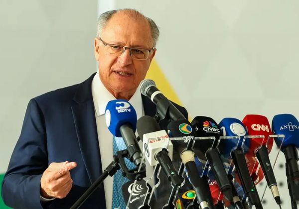 Alckmin diz que Brasil negocia fim do tarifaço com EUA