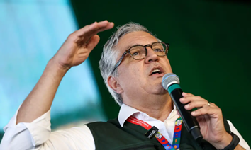 Padilha diz ser “ato covarde” cancelamento de vistos da filha e esposa