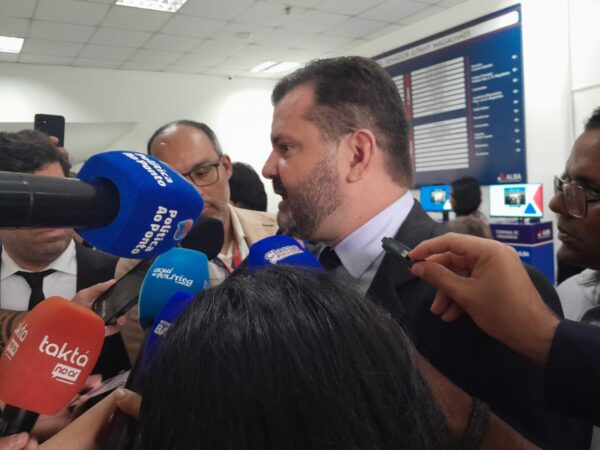 Racha na base de Jerônimo: grupo de Coronel diz que senador foi “rifado” da chapa ao Senado