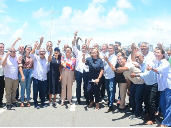 Fátima Nunes participa de cerimônia de entrega de viaturas e equipamentos