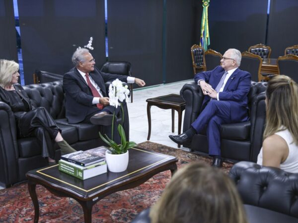 Renan Calheiros defende acesso irrestrito da CAE às investigações sobre o Master