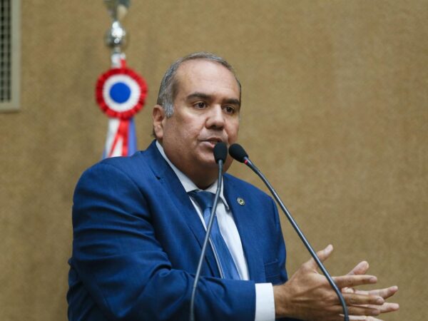 Sandro Regis rebate declarações de Eden sobre Coronel diz que PT está de salto alto: “A soberba precede a ruína”