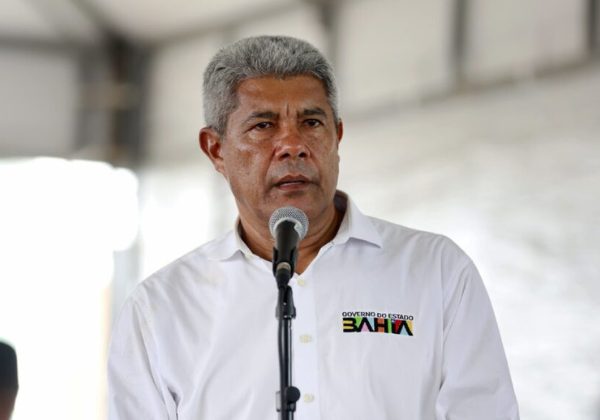 Jerônimo percorre 11 municípios e intensifica agenda de entregas no interior da Bahia