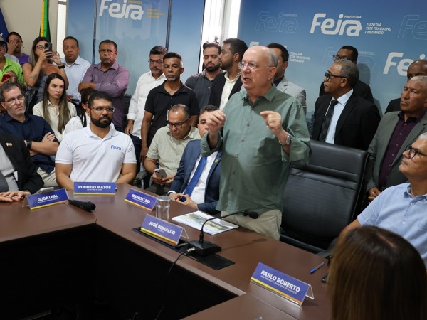 “Não gosto de puxa-saco”, dispara Zé Ronaldo durante coletiva