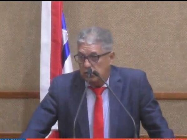 Rosemberg Pinto rebate críticas de Robinho e diz que PT “cuida de gente” em discurso na Alba