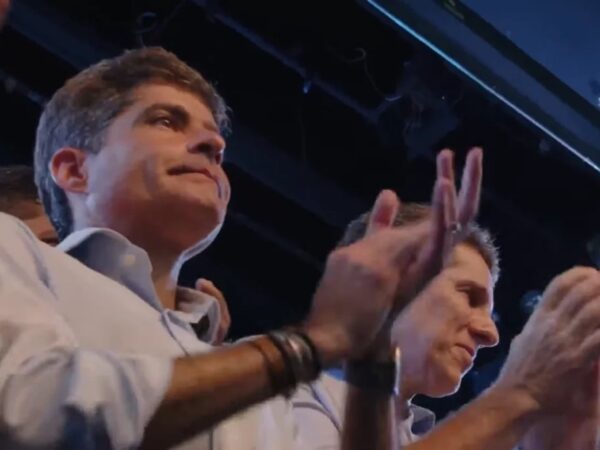 ACM Neto diz que baianos “cansaram” e defende mudança após 20 anos de governo na Bahia