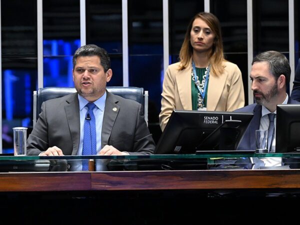 Davi Alcolumbre mantém votação da CPMI do INSS que quebra sigilos de filho de Lula