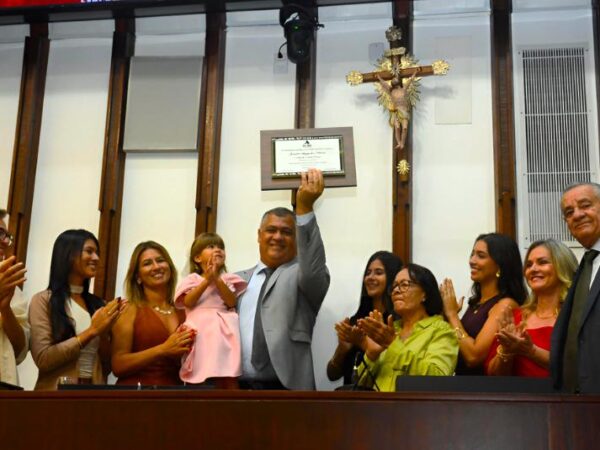 Assembleia concede Título de Cidadão Baiano para Jeandro Laytynher Ribeiro