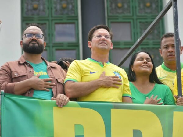Ato “Acorda Brasil” reúne apoiadores de Bolsonaro no Farol da Barra