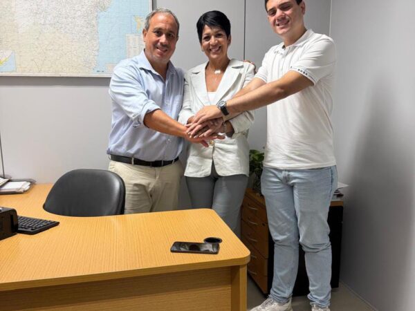 Carlos Muniz Filho recebe apoio de liderança feminina do município de Laje