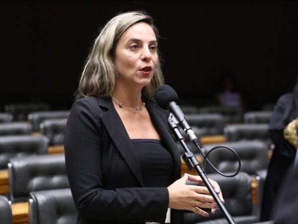 Câmara aprova uso imediato de tornozeleira eletrônica por agressor de mulher que permaneça em risco