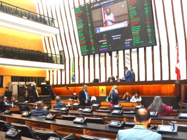 Plenário aprovou seis projetos por unanimidade