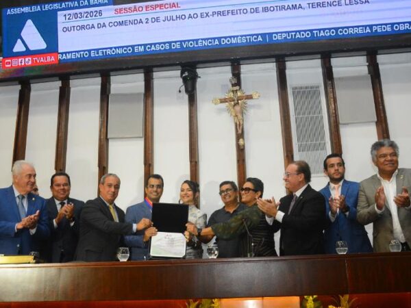 ALBA concede Comenda 2 de Julho a Terence Lessa