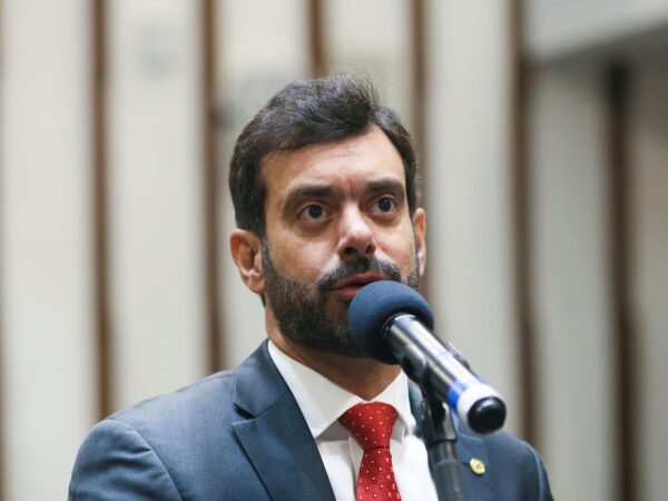 Tiago Correia rebate Rosemberg e cobra coerência do governo sobre relação com Zé Cocá