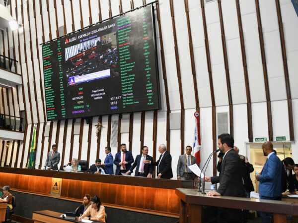 Plenário aprova reajuste salarial para professores da rede estadual