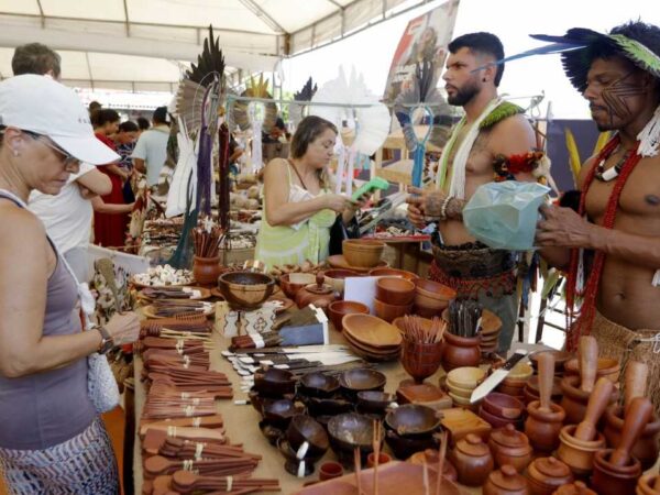 Serviços às famílias puxam alta do setor na Bahia em fevereiro, aponta IBGE