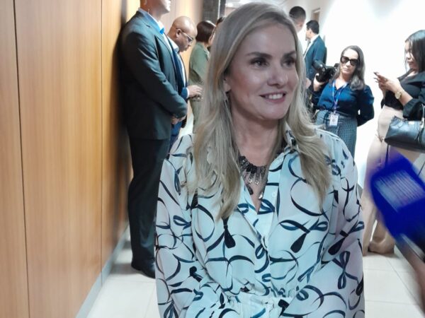 Adolfo Menezes é sabatinado na ALBA para vaga no TCM e recebe apoio de Ivana Bastos