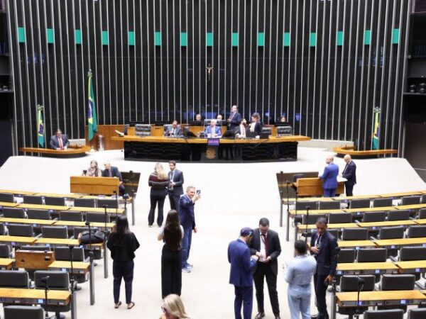 Câmara aprova PEC que amplia imunidade tributária para entidades religiosas