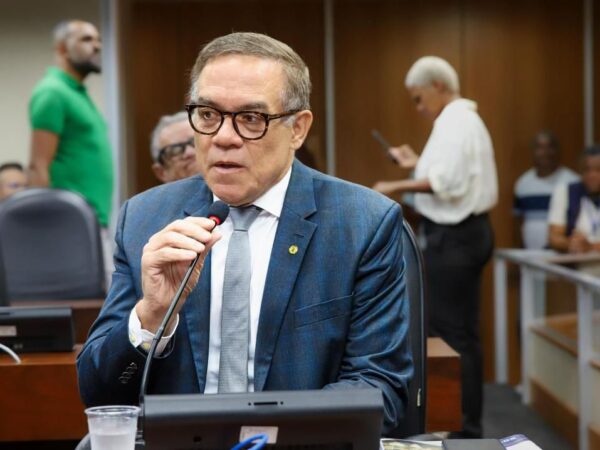 Deputado rebate Bruno Monteiro após críticas à maternidade: “Não consegue cuidar da cultura e agora quer dar aula sobre saúde”