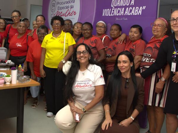 Mulheres do Bairro da Paz visitam a Assembleia Legislativa pela primeira vez