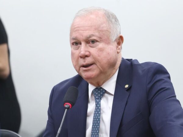 Paulo Azi rebate Lucas Reis e diz que prazo de 10 anos de transição para fim da jornada 6×1 consta em PEC de deputado do PT