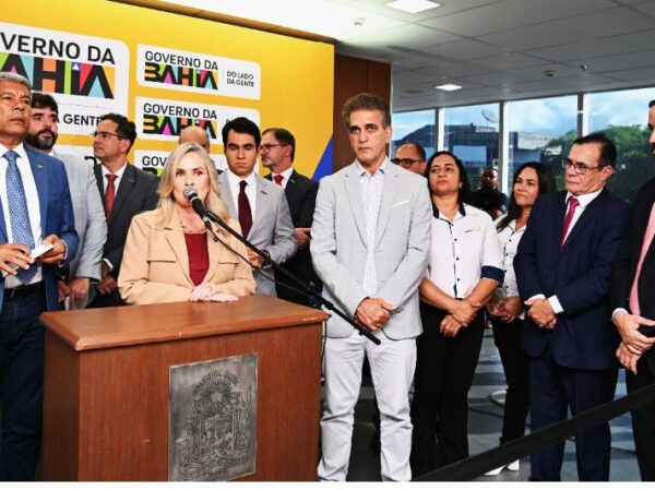 Projetos para servidores aprovados pela ALBA viram leis após sanção do governador