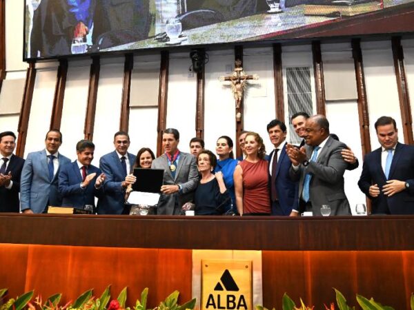 Legislativo concede Comenda 2 de Julho ao ex-deputado Zé Cocá
