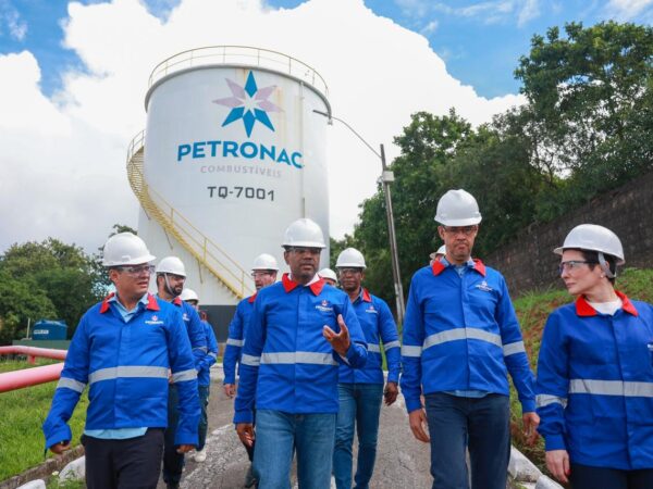 Márcio Marinho realiza visita técnica em base de distribuição de combustíveis na Bahia