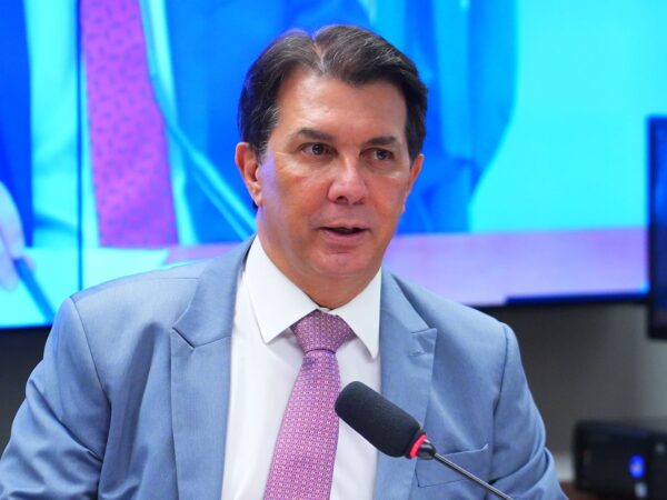 “Lula está com vergonha do PT da Bahia?”, questiona deputado após presidente cancelar participação no 2 de Julho