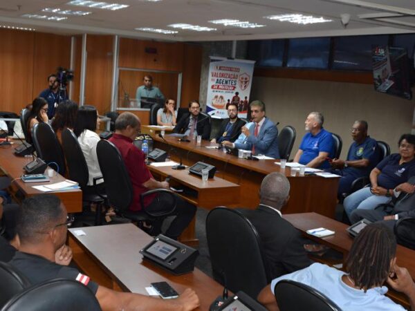 Audiência na ALBA debate valorização dos agentes de proteção da infância e juventude
