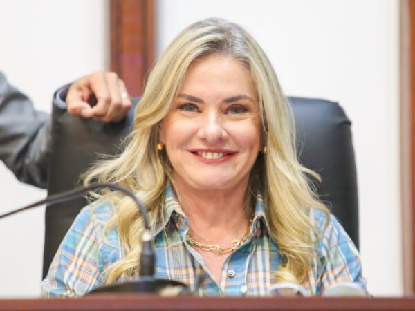 Ivana Bastos comemora semestre produtivo com votações de propostas que beneficiam a população 