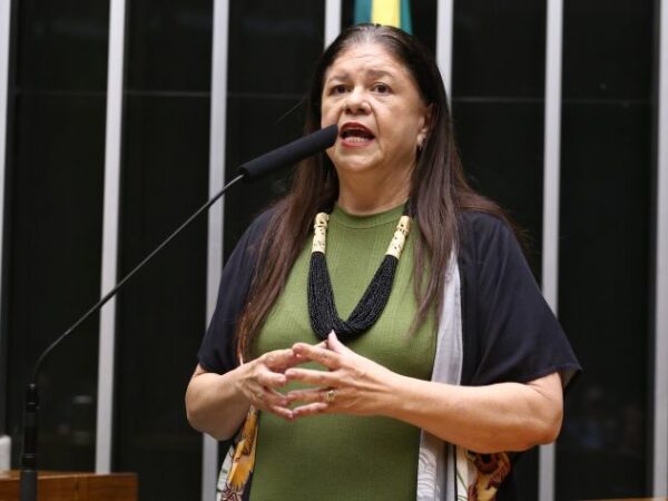 Lei amplia para 12 meses prazo para denúncia de violência doméstica