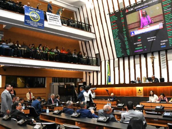 Plenário aprova LDO e mais 37 proposições