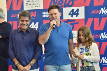 João Roma anuncia suplentes da chapa ao Senado durante convenção da oposição na Bahia