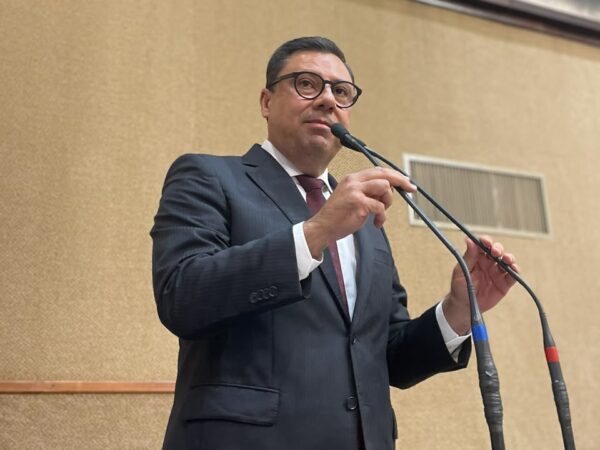 “Rui Costa quer descontar em Salvador a frustração dele com o desgoverno de Jerônimo”, diz deputado