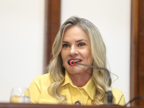 Ivana Bastos comemora crescimento do emprego formal no país, principalmente entre as mulheres