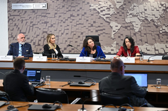 Marco legal da IA deve proteger jornalismo e direitos autorais, aponta debate