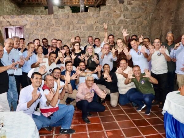 Ivana Bastos reúne 22 prefeitos e lideranças em primeiro grande ato de campanha no Sudoeste da Bahia