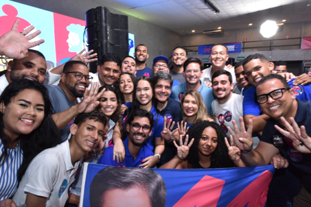 ACM Neto apresenta propostas para a juventude em encontro com estudantes em Feira de Santana