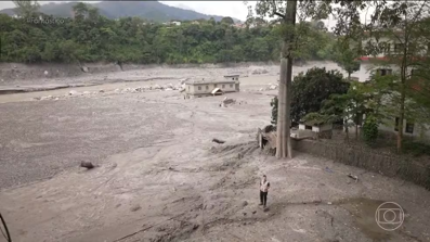 Enchentes e avalanches devastam cidades no Nepal e deixam famílias à espera de desaparecidos