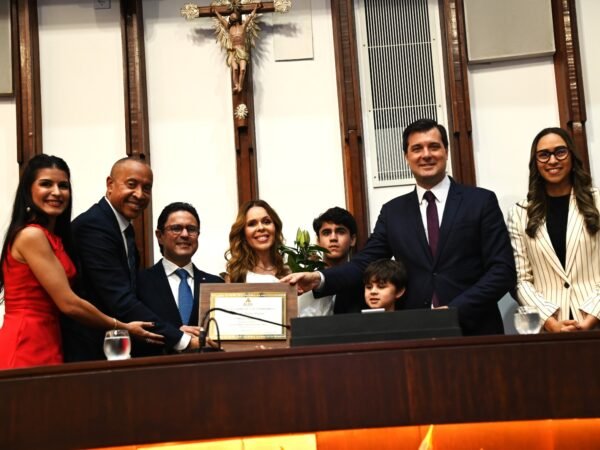 Assembleia confere cidadania baiana para Leonardo Quintans Coutinho