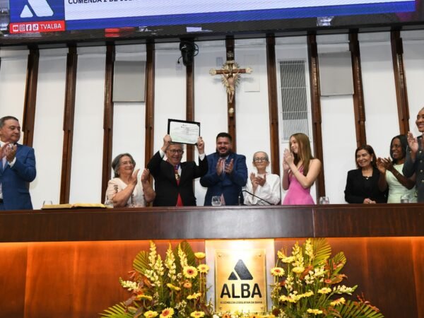 Assembleia concede Comenda 2 de Julho ao prefeito Luiz Caetano