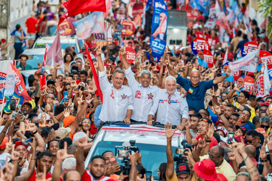 Jerônimo faz carreata em Ilhéus e afirma que grupo de Lula vencerá no primeiro turno