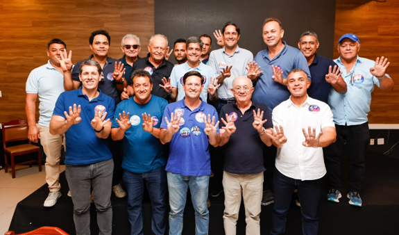 ACM Neto reúne apoios de lideranças de nove cidades em agenda em Feira de Santana
