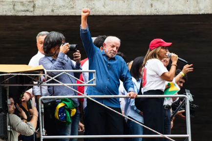 Lula vence Flávio Bolsonaro e conquista quarto mandato presidencial após virada histórica