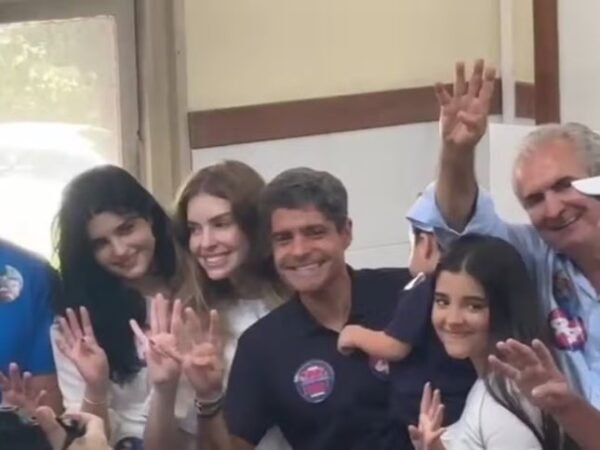 ACM Neto, João Roma e Angelo Coronel votam em Salvador no primeiro turno